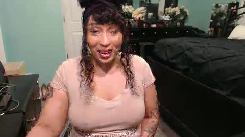 Queen Baddie online show from 20, 12, 2024