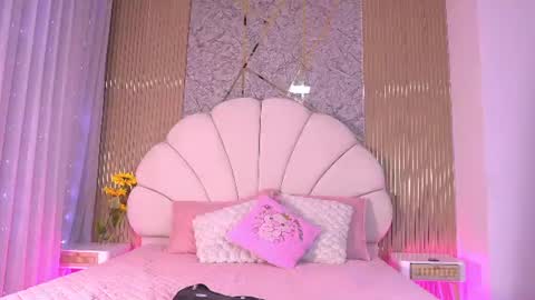 Manuela  online show from 30, 7, 2026
