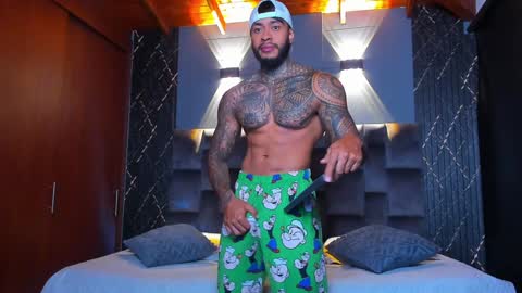 Snapshot of muscle_man19 chatting on 19, 12, 2024 Nick online show from 19, 12, 2024