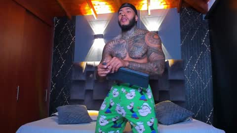 Snapshot of muscle_man19 chatting on 25, 12, 2024 Nick online show from 25, 12, 2024