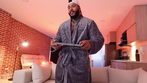 Snapshot of muscle_man19 chatting on 3, 10, 2025 Nick online show from 3, 10, 2025