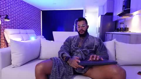 Snapshot of muscle_man19 chatting on 7, 11, 2025 Nick online show from 7, 11, 2025