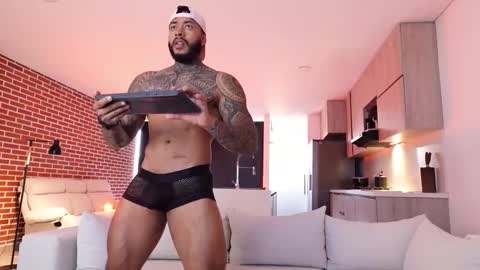 Snapshot of muscle_man19 chatting on 28, 11, 2025 Nick online show from 28, 11, 2025