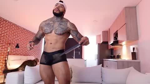 Snapshot of muscle_man19 chatting on 29, 11, 2025 Nick online show from 29, 11, 2025