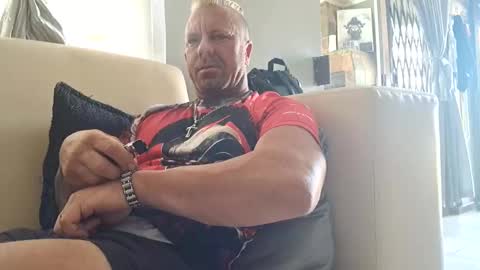 muscledaddy69s online show from 2, 12, 2025