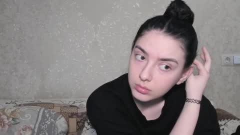 cute couple online show from 19, 4, 2026