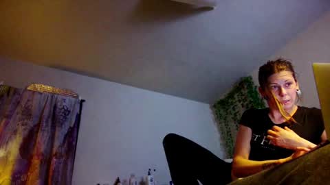 ghost mantis online show from 28, 4, 2026