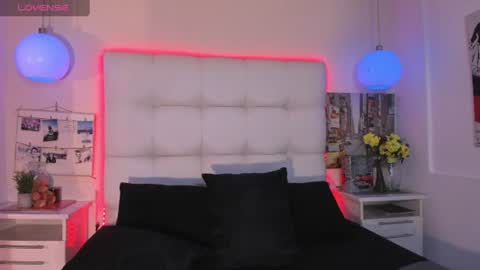 Snapshot of mxli_divine_ chatting on 3, 8, 2026 mxli_divine_ online show from 3, 8, 2026