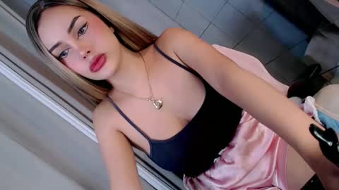 Snapshot of my_other_half chatting on 25, 10, 2025 Serena online show from 25, 10, 2025