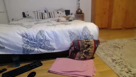 Mia kane online show from 17, 12, 2024