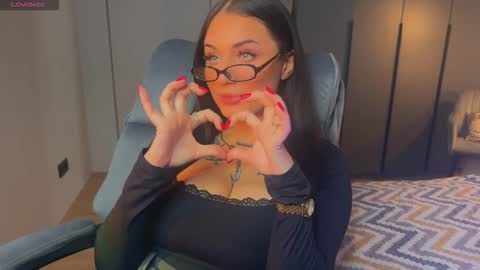 Snapshot of mygoddesshecate chatting on 13, 10, 2025 Hecate online show from 13, 10, 2025