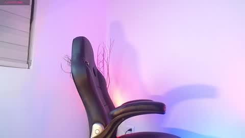 Mylo Wallace  online show from 18, 1, 2025