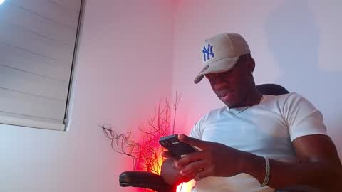 Mylo Wallace  online show from 4, 2, 2025