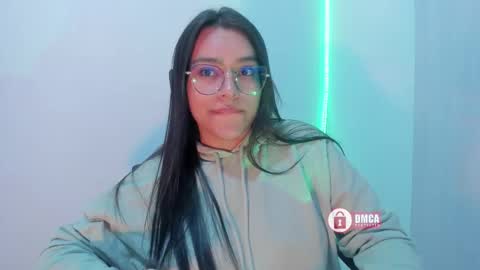 Snapshot of mypretty_isabella chatting on 10, 9, 2025 Bella online show from 10, 9, 2025