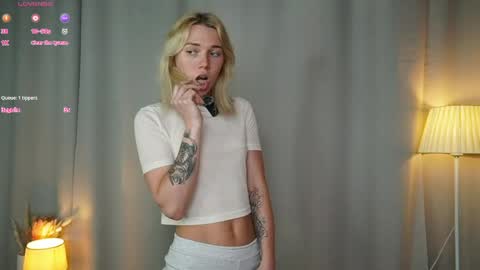 Snapshot of myviolet_rush chatting on 29, 5, 2026 Olivia or just olive online show from 29, 5, 2026