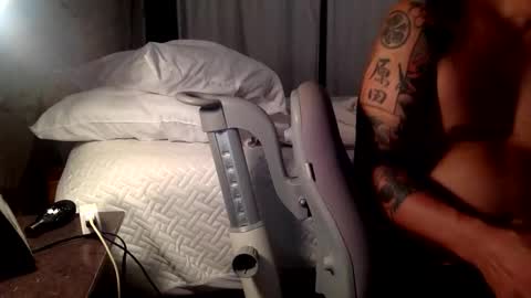 str8 dom alphaAsian Daddy type. sorry not bi or  curious but i dont judgediscrimenate. online show from 19, 11, 2025