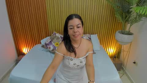 N A H I A online show from 5, 3, 2025