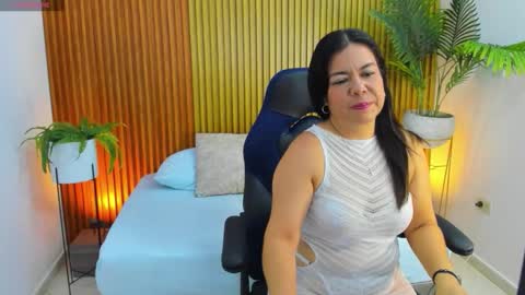 N A H I A online show from 12, 9, 2025