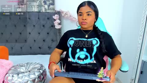 NahiaraReina  online show from 8, 12, 2024