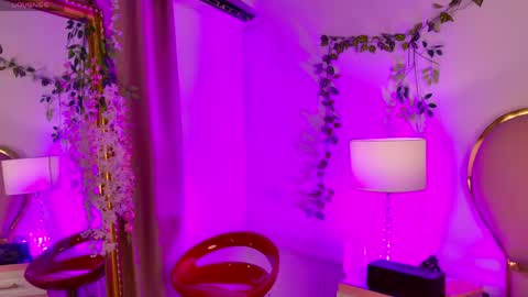 NahiaraReina  online show from 25, 4, 2026