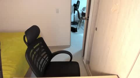 independent model online show from 25, 4, 2026