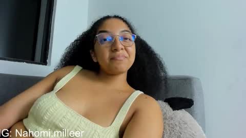 Snapshot of nahomi_miller_ chatting on 17, 12, 2025 Laura online show from 17, 12, 2025
