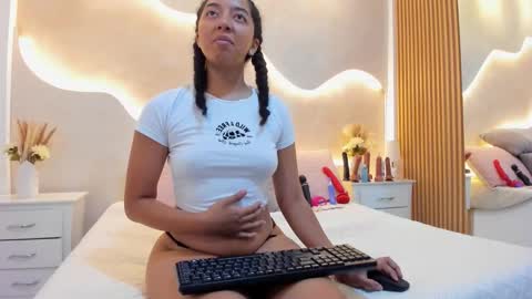 Snapshot of nahomi_miller_ chatting on 22, 2, 2026 Laura online show from 22, 2, 2026