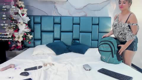 Snapshot of nahomi_wild chatting on 17, 12, 2024 Nahomi online show from 17, 12, 2024