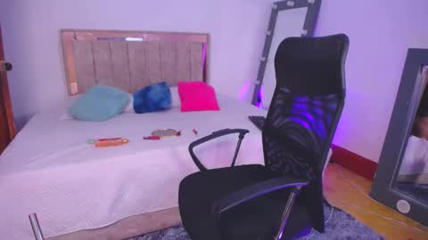 Nahomi online show from 7, 4, 2026