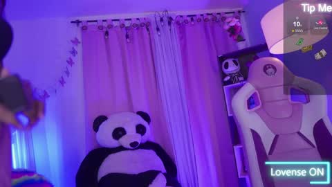 nahomy 2308 online show from 15, 4, 2026