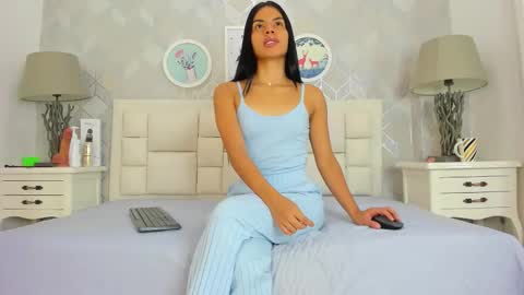 naia_cox online show from 13, 11, 2025