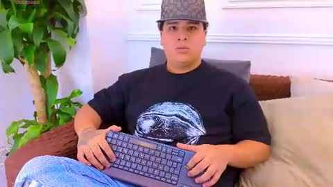 naimruiz_ online show from 25, 7, 2026