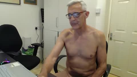 nakedcarpenteruk online show from 2, 6, 2026