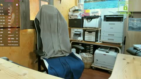 Snapshot of nakedluke chatting on 15, 1, 2025 Luke online show from 15, 1, 2025