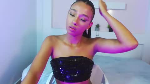 Namoi Smith online show from 23, 12, 2024