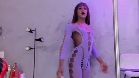 Naomi Blair online show from 25, 4, 2026