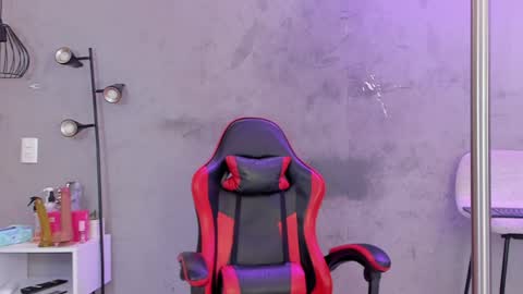 Naomi Blair online show from 26, 4, 2026