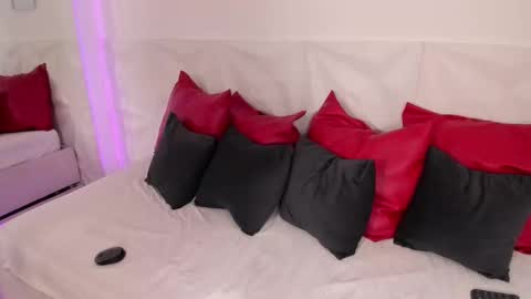 Naomi Amoretti online show from 5, 3, 2026