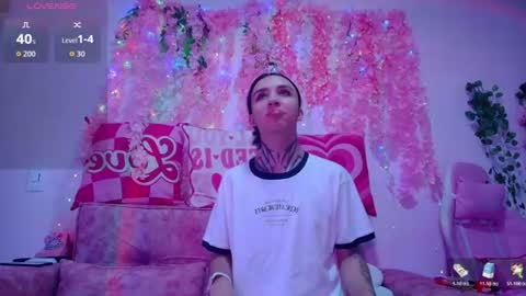 Snapshot of naomi_femme chatting on 18, 6, 2026 naomi_femme online show from 18, 6, 2026