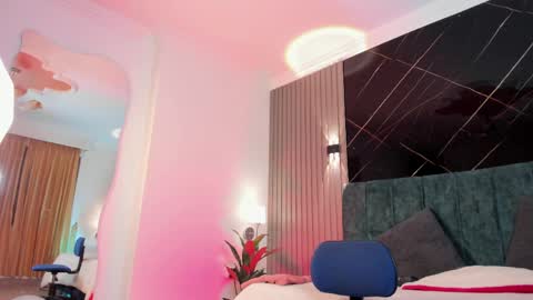 Naomi online show from 10, 4, 2026