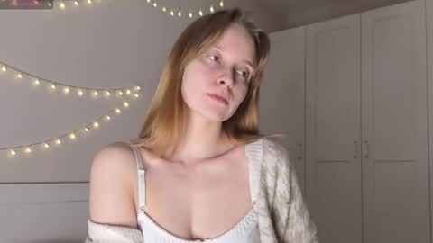 Snapshot of naomi_oops chatting on 16, 11, 2025 Naomi online show from 16, 11, 2025