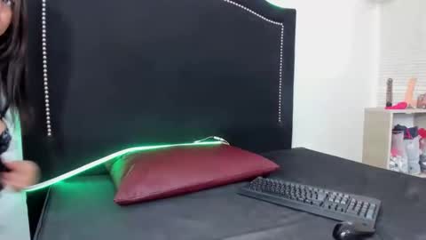 naomidirty_ online show from 28, 4, 2026