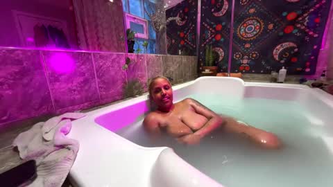 Naomigiirl6 online show from 6, 3, 2025