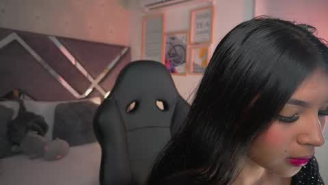 Snapshot of naomigray__ chatting on 4, 6, 2026 Naomi-Gray online show from 4, 6, 2026