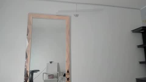 naomisaenz01 online show from 17, 4, 2026