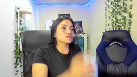 Snapshot of naomy777_ chatting on 2, 3, 2025 naomy online show from 2, 3, 2025