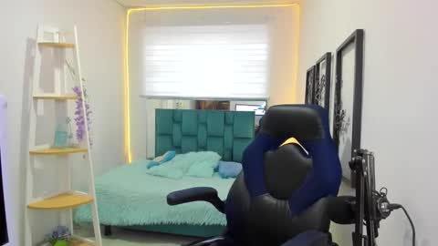 Snapshot of naomy777_ chatting on 20, 10, 2025 naomy online show from 20, 10, 2025