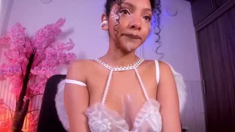 Snapshot of natalia_blue1 chatting on 21, 10, 2025 Natalia online show from 21, 10, 2025