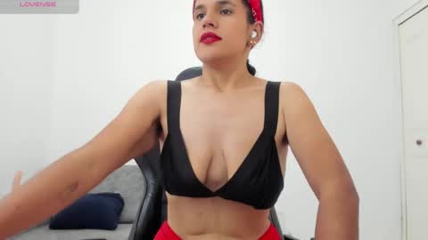 Snapshot of natalia_curvy1 chatting on 22, 5, 2026 Nathalia online show from 22, 5, 2026