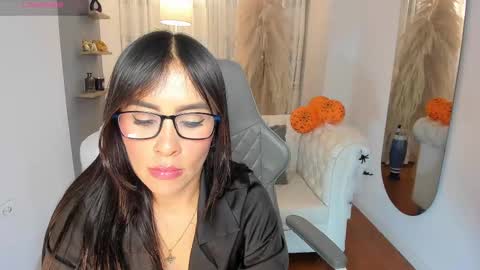 Snapshot of natalia_leon8 chatting on 11, 10, 2025 Natalia Leon online show from 11, 10, 2025